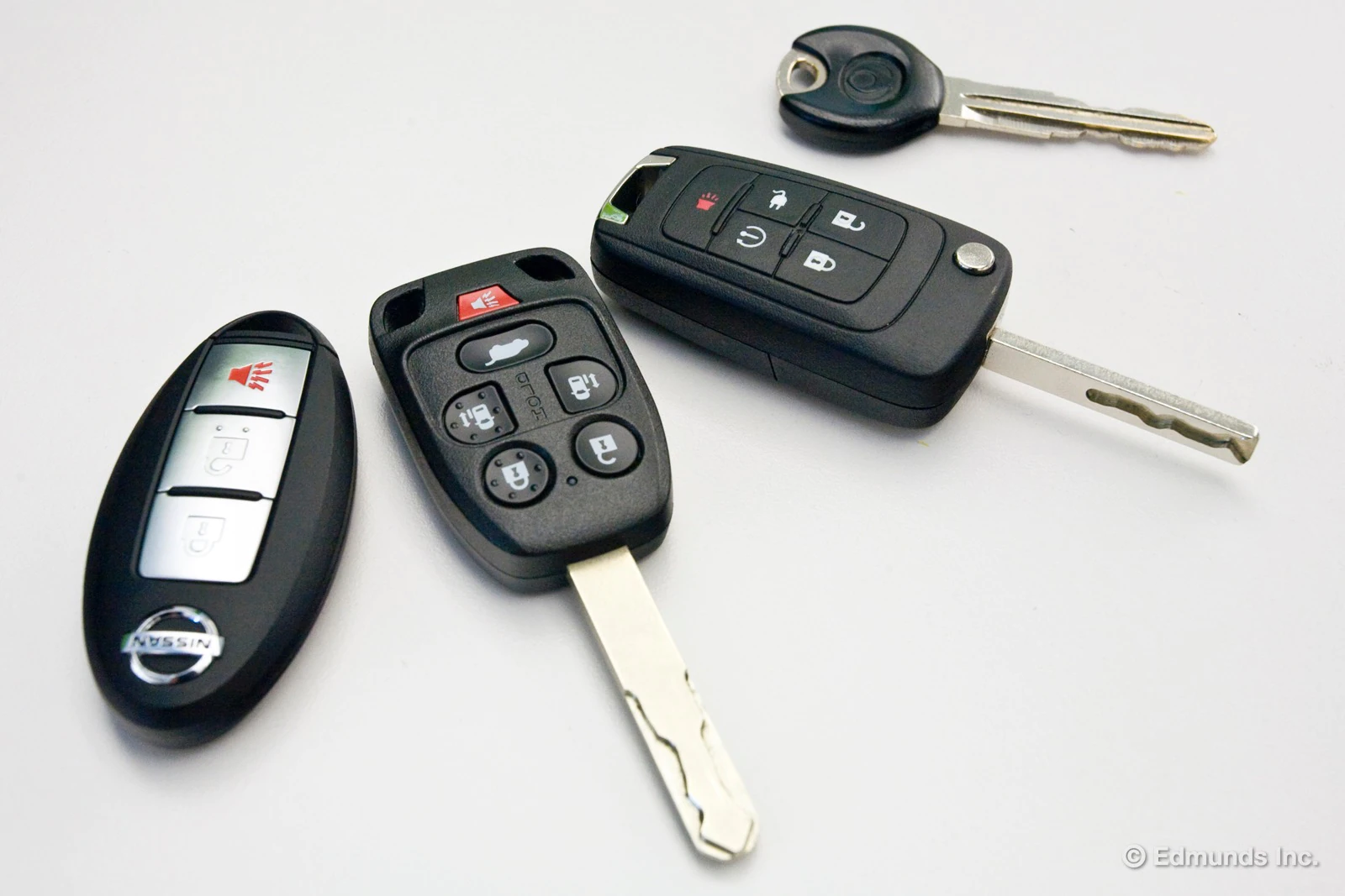 ¿Cuál es el proceso habitual para pedir y recibir llaves de coche de repuesto de un fabricante de llaves de coche?